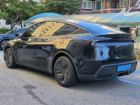 Tesla Model Y Long Range AWD — пробег 24 500 км — фото 5 из 5