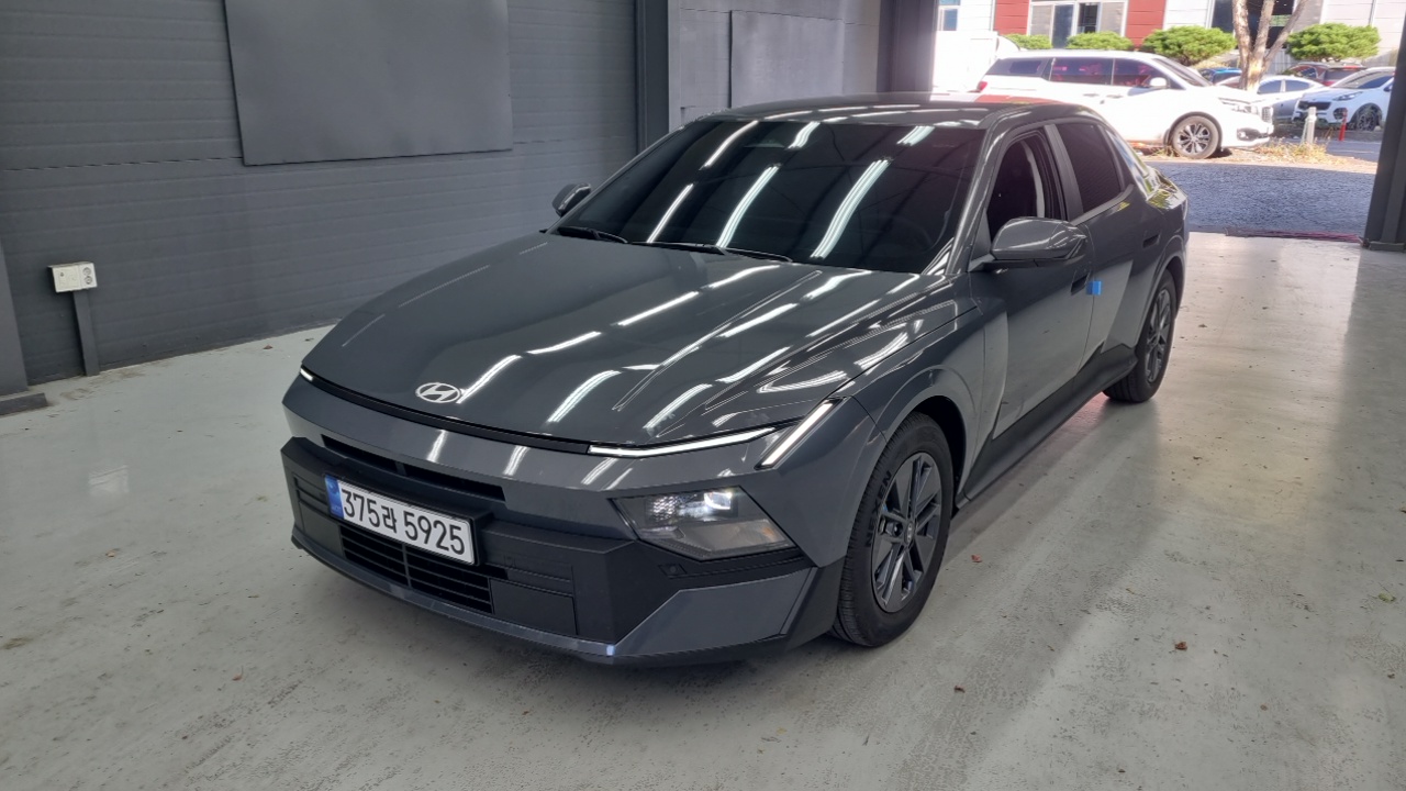 Hyundai AVANTE 2.0 Premium — пробег 400 км — фото 1 из 5