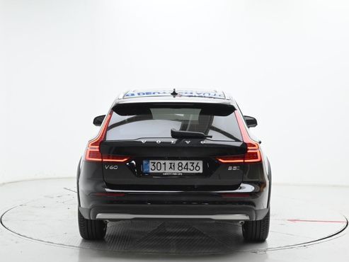 Volvo V60 B5 Ultra AWD — пробег 8 979 км — фото 4 из 5