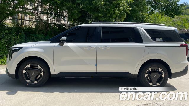 Kia Carnival HEV 9 seater Prestige — пробег 2 380 км — фото 4 из 5