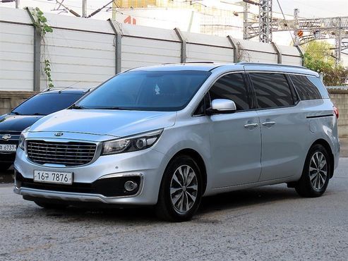 Kia Carnival 9-seater Luxury — пробег 208 979 км — фото 2 из 5