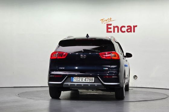 Kia Niro Prestige — пробег 73 404 км — фото 4 из 5