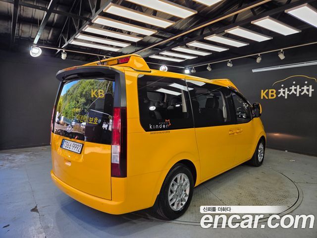 Hyundai Staria L3.5  Kinder Safety Car 11-Seater — пробег 68 180 км — фото 2 из 5