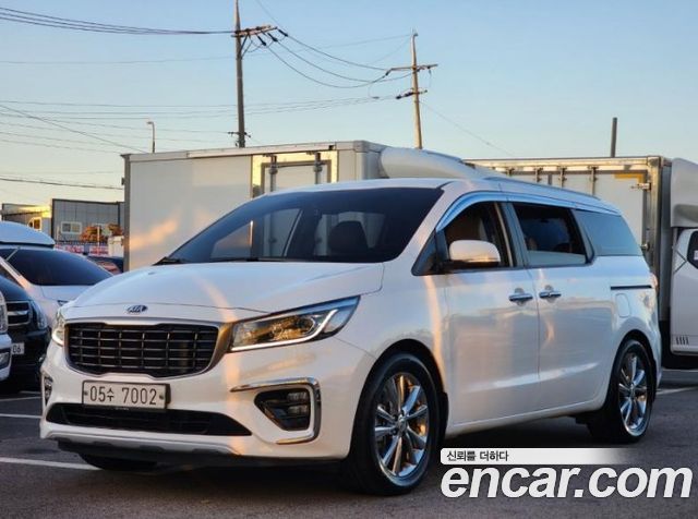 Kia Carnival 9-Seater Luxury — пробег 128 534 км — фото 1 из 5