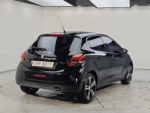 Peugeot 208 1.6 BlueHDi GT Line 5door — пробег 174 732 км — фото 2 из 5