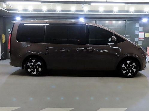 Hyundai Staria L3.5 Lounge 7-Seater Inspiration — пробег 2 953 км — фото 3 из 5