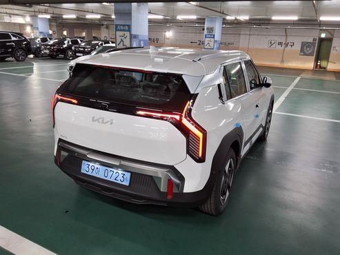 Kia EV3 Long Range 2WD Earth — пробег 7 км — фото 2 из 5