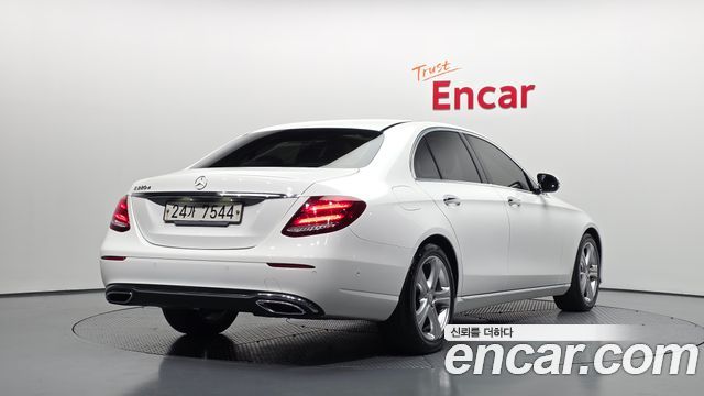 Mercedes-Benz E-Class E220d Avantgarde — пробег 176 656 км — фото 2 из 5