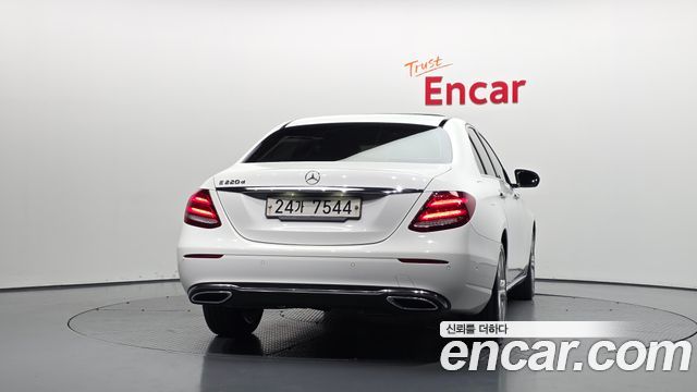 Mercedes-Benz E-Class E220d Avantgarde — пробег 176 656 км — фото 4 из 5