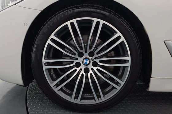 BMW 5-Series 520d xDrive M Sport Package Plus — пробег 68 445 км — фото 5 из 5