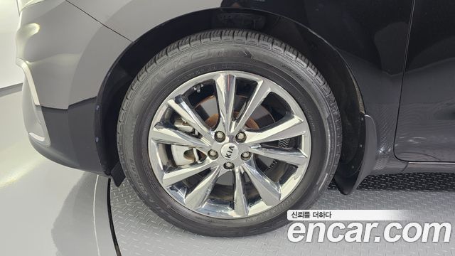 Kia Carnival 7-Seater Limousine VIP — пробег 162 347 км — фото 5 из 5
