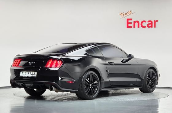 Ford Mustang Coupe — пробег 83 898 км — фото 2 из 5