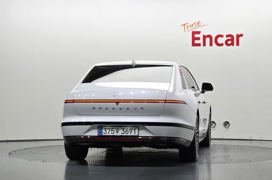 Hyundai Grandeur 2,5 Gasoline 2WD Calligraphy — пробег 14 898 км — фото 4 из 5
