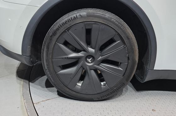 Tesla Model Y Long Range AWD — пробег 80 598 км — фото 5 из 5