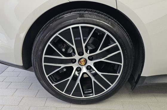 Porsche Taycan Base — пробег 51 347 км — фото 5 из 5