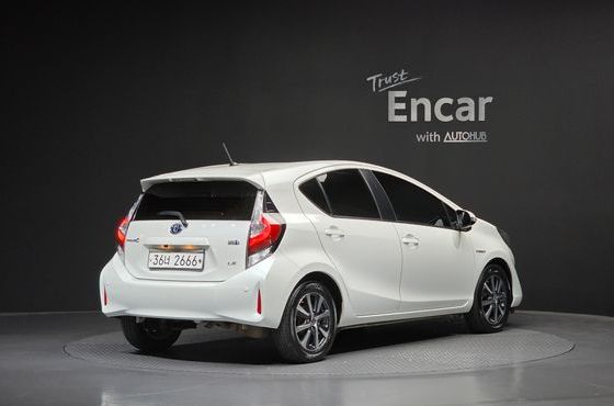 Toyota Prius 1.5 — пробег 65 561 км — фото 2 из 5