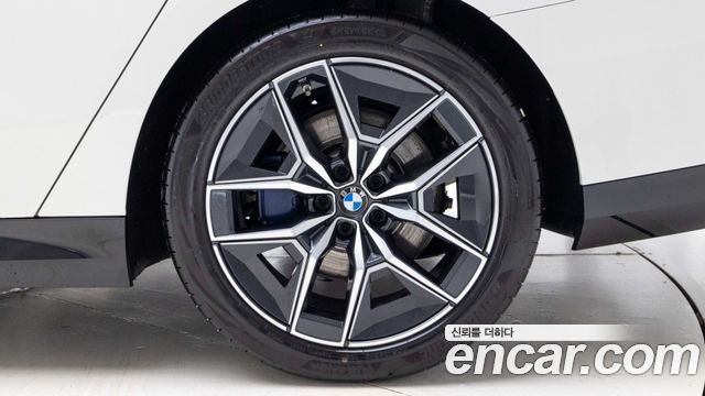 BMW 5-Series 520i M Sport — пробег 7 870 км — фото 5 из 5