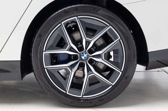 BMW 5-Series 520i M Sport — пробег 7 870 км — фото 5 из 5