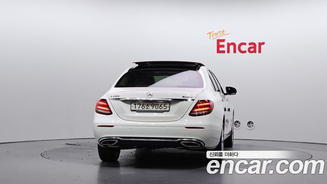 Mercedes-Benz E-Class из Кореи Encar