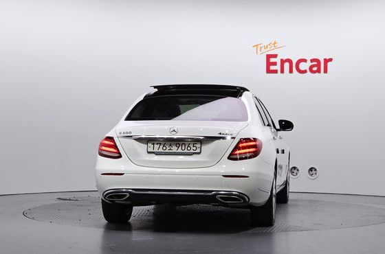 Mercedes-Benz E-Class E300 4MATIC Exclusive — пробег 65 316 км — фото 4 из 5