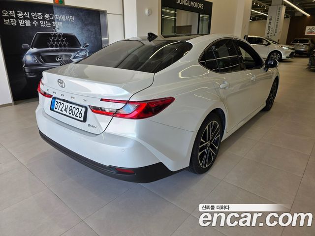 Toyota Camry 2.5 XLE Premium Hybrid — пробег 2 126 км — фото 2 из 5
