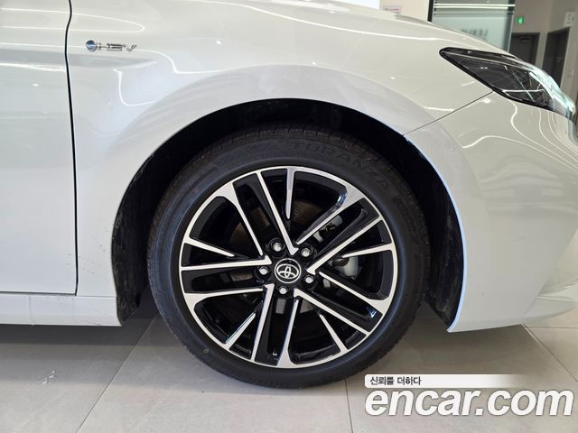 Toyota Camry 2.5 XLE Premium Hybrid — пробег 2 126 км — фото 5 из 5