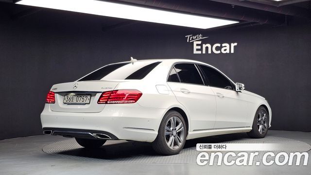 Mercedes-Benz E-Class E220 Bluetec Avantgarde — пробег 206 727 км — фото 2 из 5