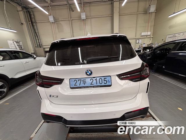 BMW iX3 M Sports — пробег 5 300 км — фото 4 из 5