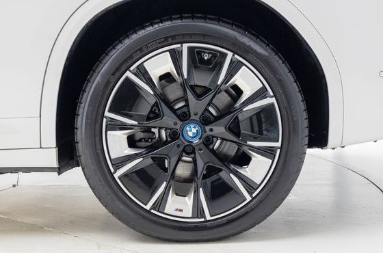 BMW iX3 M Sports — пробег 5 300 км — фото 5 из 5