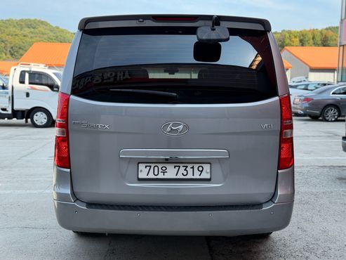 Hyundai Starex 12-Seater Wagon CVX Luxury — пробег 344 092 км — фото 4 из 5
