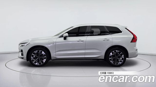 Volvo XC60 T8 Ultra Bright — пробег 1 555 км — фото 3 из 5
