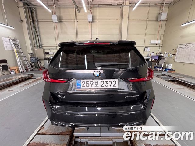 BMW X1 xDrive 20i M Sport — пробег 4 400 км — фото 3 из 5