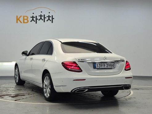 Mercedes-Benz E-Class E300 4MATIC Exclusive — пробег 47 040 км — фото 2 из 5