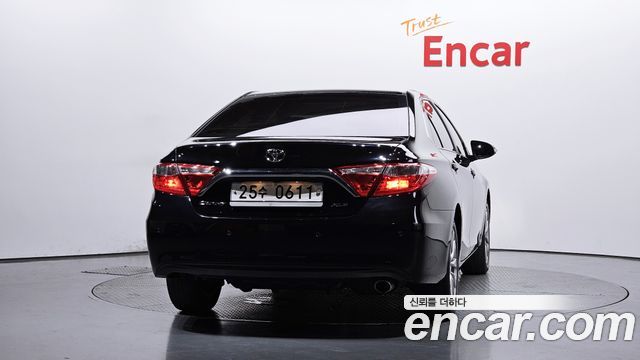 Toyota Camry 2.5 XLE — пробег 34 449 км — фото 4 из 5
