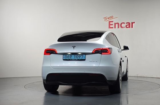 Tesla Model Y Long Range AWD — пробег 91 787 км — фото 4 из 5