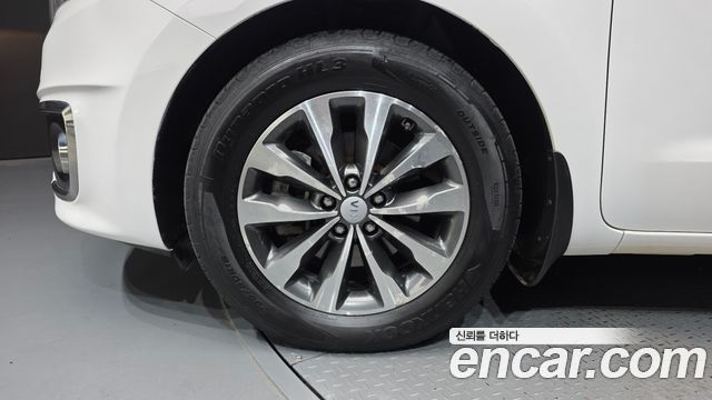 Kia Carnival 9-seater Luxury — пробег 82 150 км — фото 5 из 5