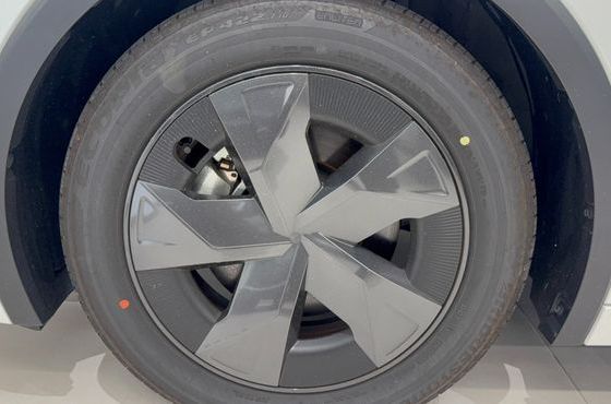 Toyota Prius 2.0 PHEV SE — пробег 3 555 км — фото 5 из 5