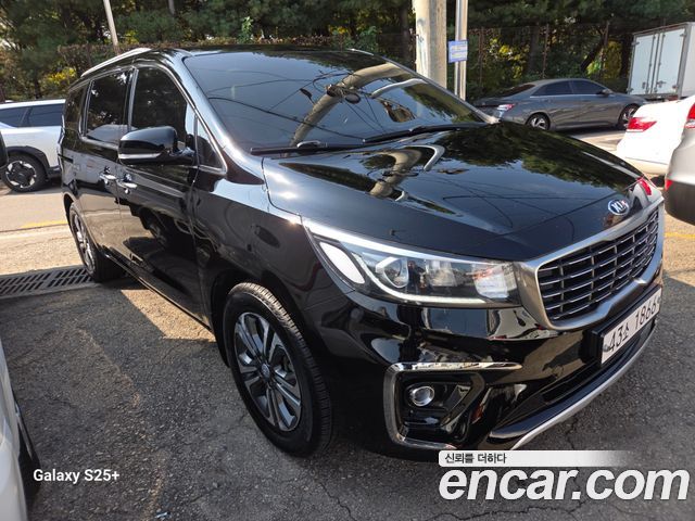Kia Carnival 7-Seater Limousine VIP — пробег 240 000 км — фото 2 из 5