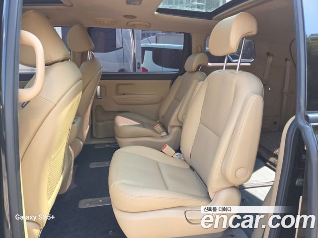 Kia Carnival 7-Seater Limousine VIP — пробег 240 000 км — фото 5 из 5