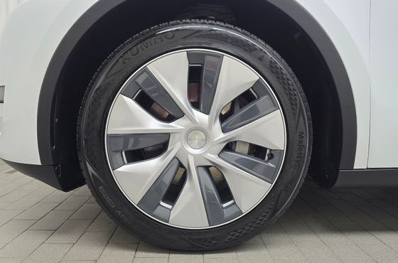 Tesla Model Y RWD — пробег 37 105 км — фото 5 из 5
