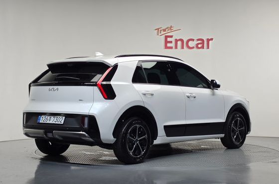 Kia Niro Prestige — пробег 5 991 км — фото 2 из 5