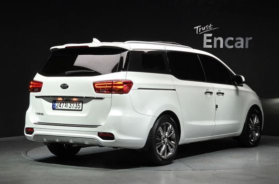 Kia Carnival Gasoline 9-Seater Prestige — пробег 71 212 км — фото 2 из 5