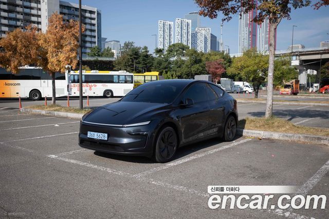 Tesla Model Y RWD — пробег 800 км — фото 3 из 5