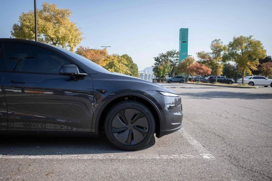 Tesla Model Y RWD — пробег 800 км — фото 4 из 5