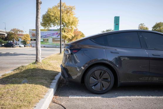 Tesla Model Y RWD — пробег 800 км — фото 5 из 5