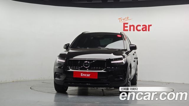 Volvo XC40 B4 R-Design — пробег 158 120 км — фото 3 из 5