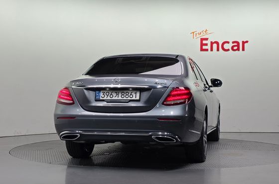 Mercedes-Benz E-Class E300 4MATIC Exclusive — пробег 44 834 км — фото 4 из 5