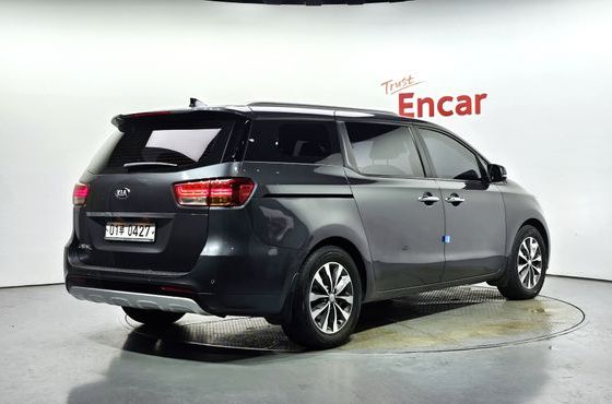 Kia Carnival 9-seater Luxury — пробег 126 120 км — фото 2 из 5
