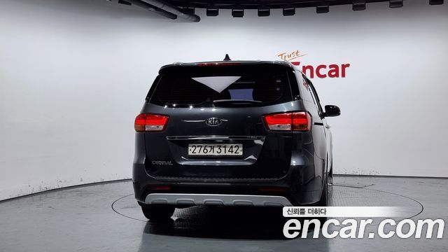 Kia Carnival из Кореи Encar
