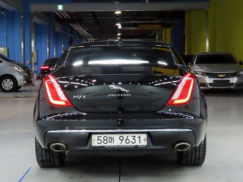 Jaguar XJ 3.0D Premium Luxury LWB X351 — пробег 175 000 км — фото 3 из 5